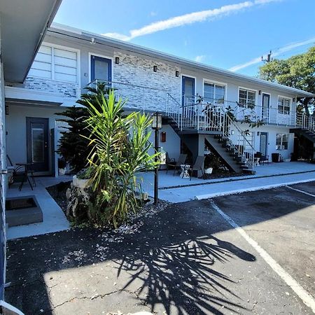 Beachway Inn Lantana Bagian luar foto