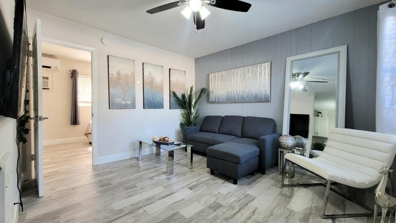 Beachway Inn Lantana Bagian luar foto