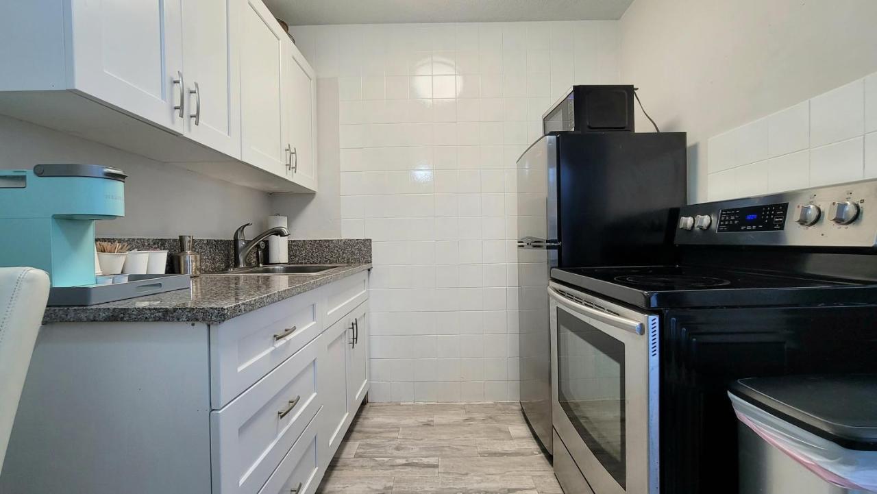 Beachway Inn Lantana Bagian luar foto