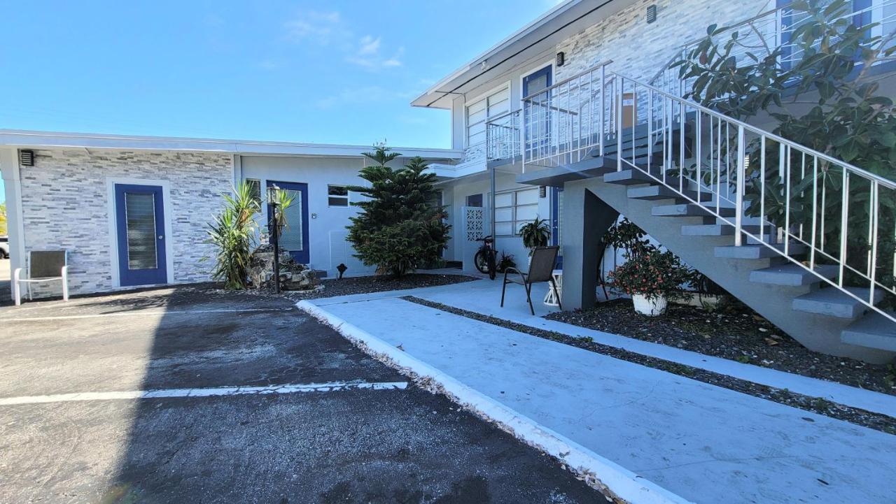 Beachway Inn Lantana Bagian luar foto