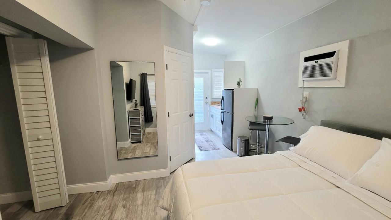 Beachway Inn Lantana Bagian luar foto