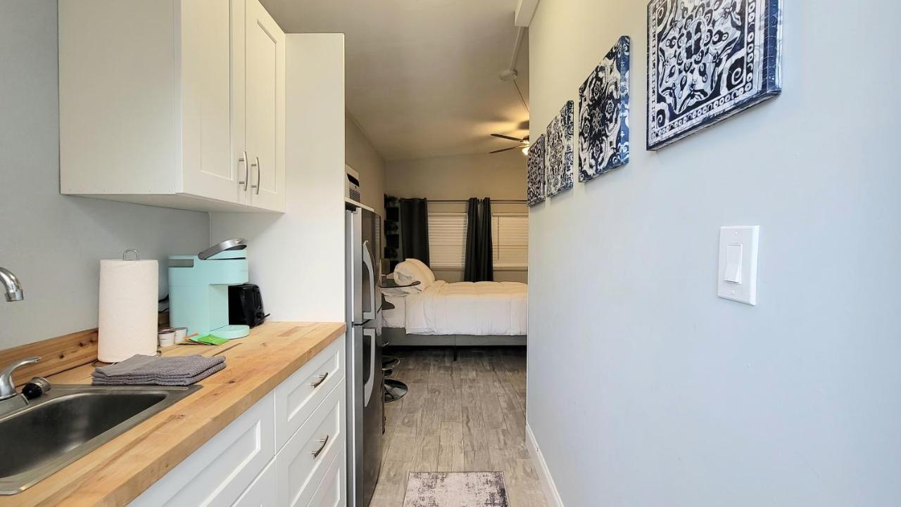 Beachway Inn Lantana Bagian luar foto