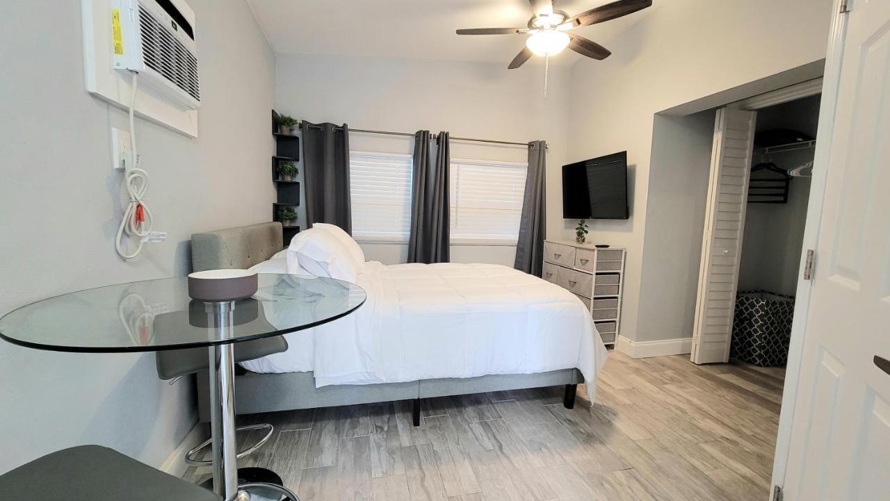 Beachway Inn Lantana Bagian luar foto