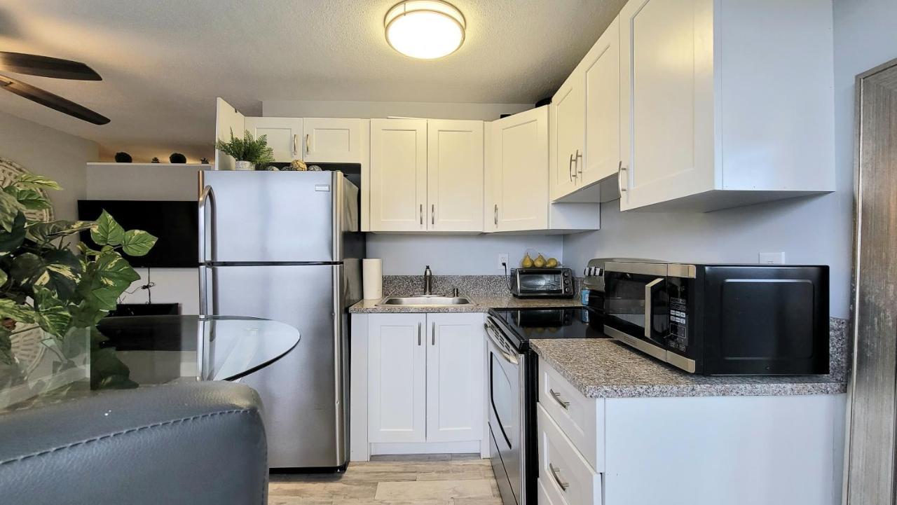 Beachway Inn Lantana Bagian luar foto