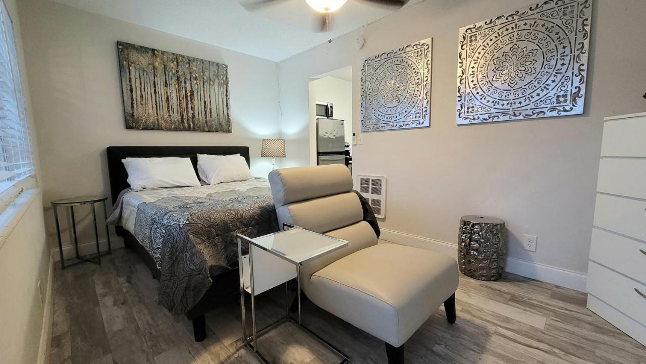 Beachway Inn Lantana Bagian luar foto