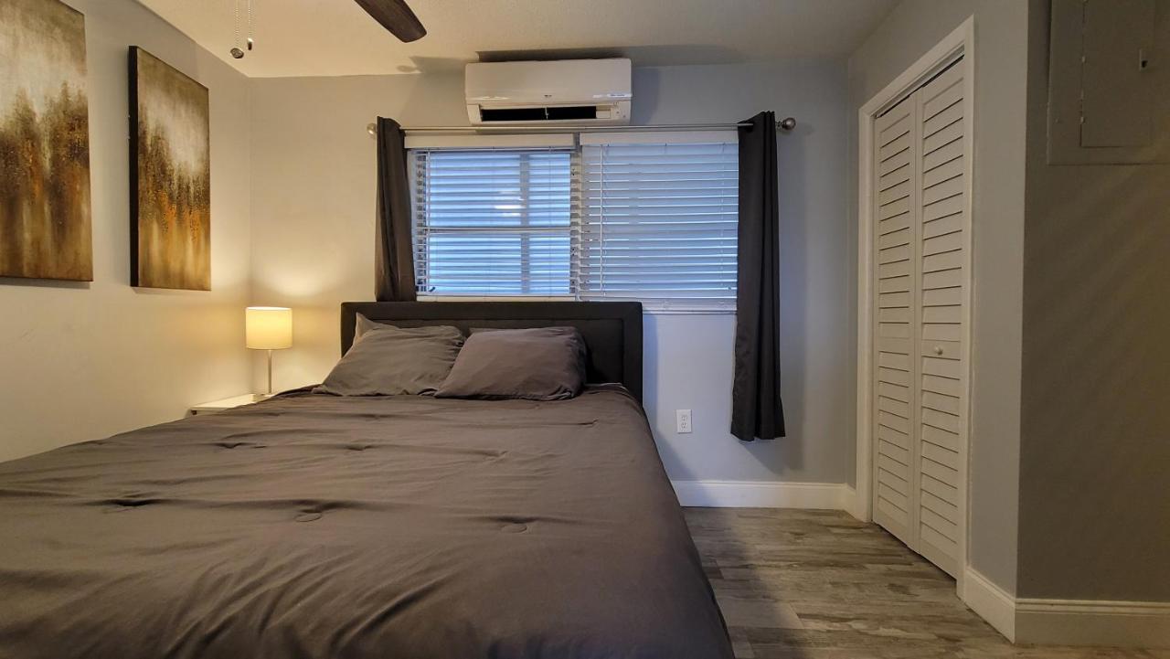 Beachway Inn Lantana Bagian luar foto